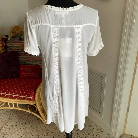 Anthropologie Karyn Seo White Short Sleeve Embroidered Swing Top! Small. - Picture 2 of 12
